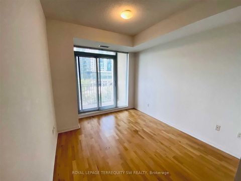 Photo 8 at 405 - 628 Fleet Street, Niagara, Toronto