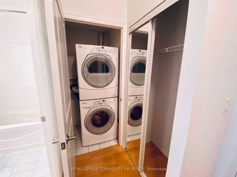 Photo 14 at 405 - 628 Fleet Street, Niagara, Toronto
