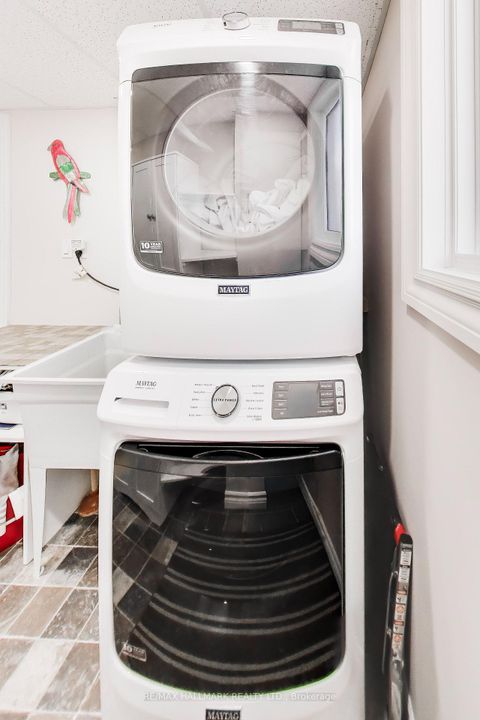 Photo 10 at 94 William Curtis Circle, College Manor, Newmarket