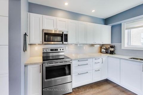 Photo 17 at 94 William Curtis Circle, College Manor, Newmarket