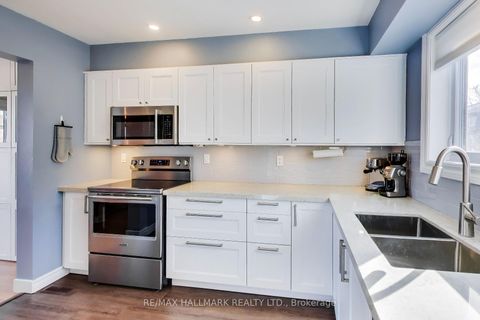 Photo 20 at 94 William Curtis Circle, College Manor, Newmarket