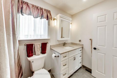 Photo 35 at 94 William Curtis Circle, College Manor, Newmarket