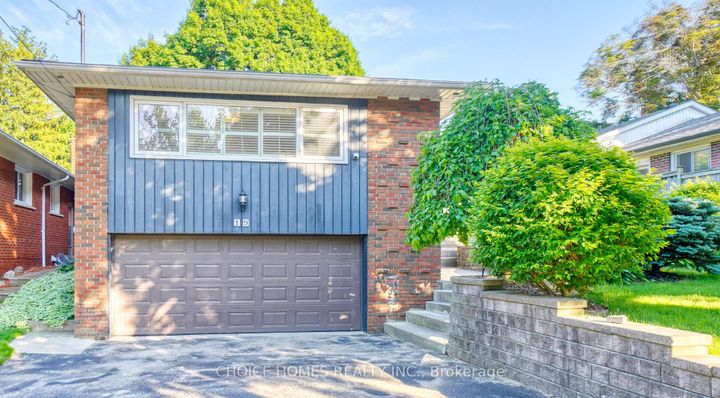 Photo 2 at 19 Landfair Crescent, Woburn, Toronto