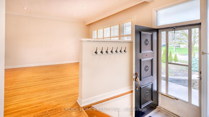 Photo 3 at 19 Landfair Crescent, Woburn, Toronto