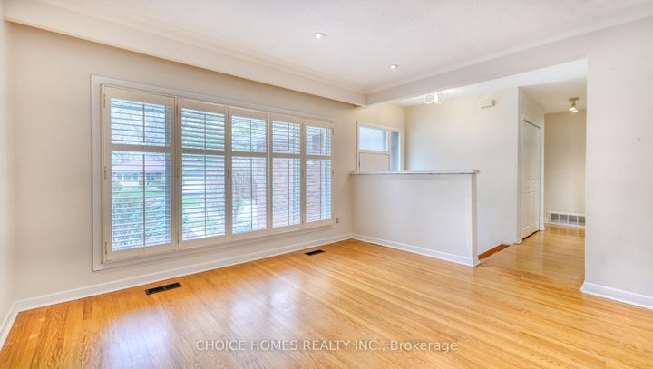 Photo 4 at 19 Landfair Crescent, Woburn, Toronto