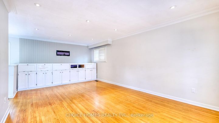 Photo 6 at 19 Landfair Crescent, Woburn, Toronto