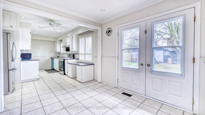 Photo 9 at 19 Landfair Crescent, Woburn, Toronto