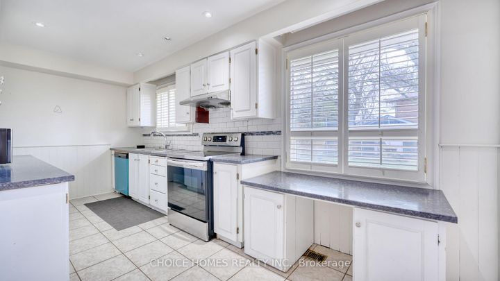 Photo 10 at 19 Landfair Crescent, Woburn, Toronto