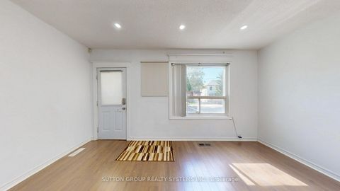 Photo 2 at 128 Northland Avenue, Smythe, Toronto