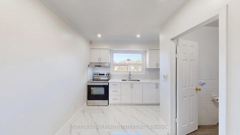 Photo 7 at 128 Northland Avenue, Smythe, Toronto