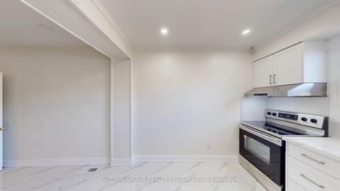 Photo 10 at 128 Northland Avenue, Smythe, Toronto