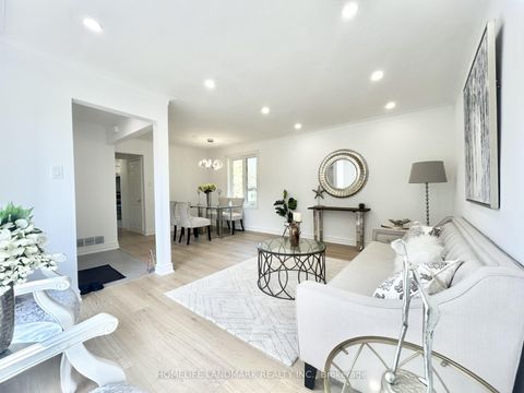 Photo 2 at 323 Elmwood Avenue, Harding, Richmond Hill