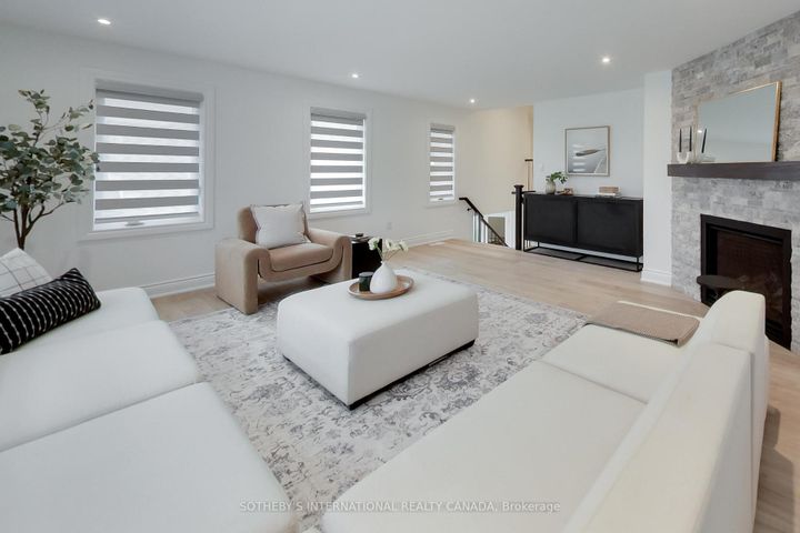 Photo 1 at 1124 Lansdown Drive, CV Clearview, Oakville