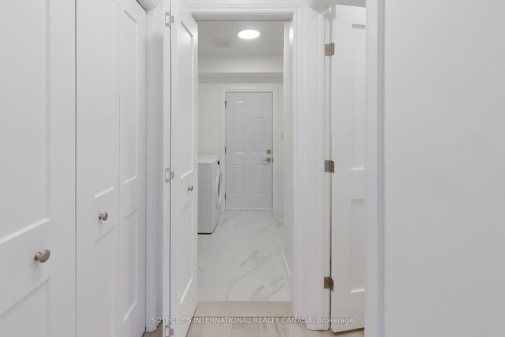 Photo 4 at 1124 Lansdown Drive, CV Clearview, Oakville