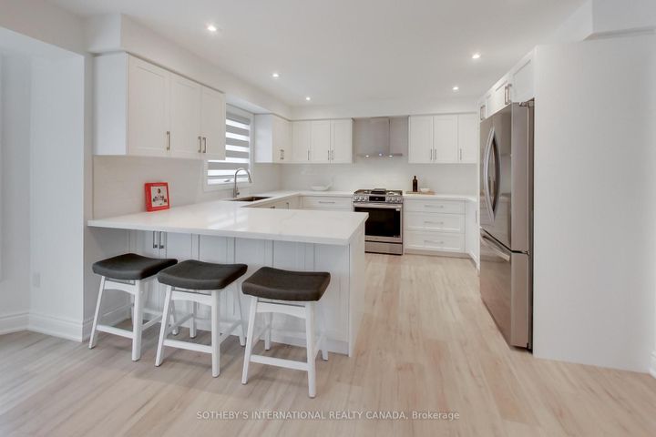 Photo 6 at 1124 Lansdown Drive, CV Clearview, Oakville