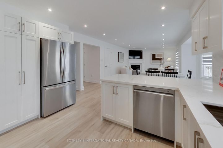 Photo 8 at 1124 Lansdown Drive, CV Clearview, Oakville