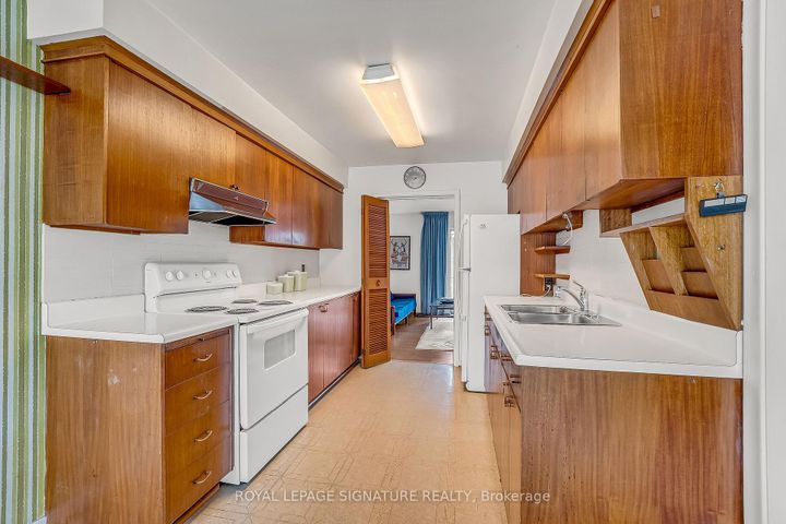 Photo 5 at 12 Ruden Crescent, Donalda, Toronto