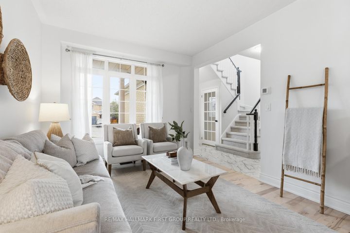 Photo 3 at 1143 Timberland Crescent, Pinecrest, Oshawa