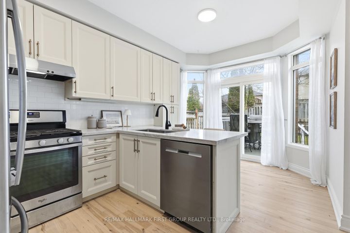 Photo 6 at 1143 Timberland Crescent, Pinecrest, Oshawa