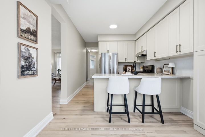 Photo 7 at 1143 Timberland Crescent, Pinecrest, Oshawa