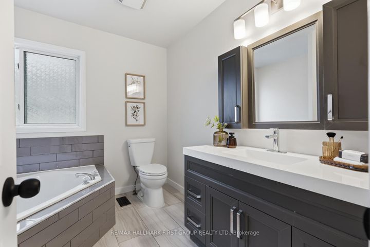 Photo 12 at 1143 Timberland Crescent, Pinecrest, Oshawa