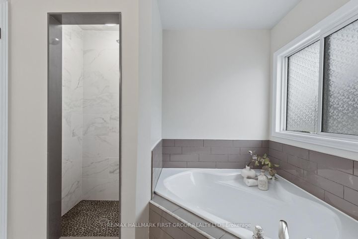 Photo 13 at 1143 Timberland Crescent, Pinecrest, Oshawa