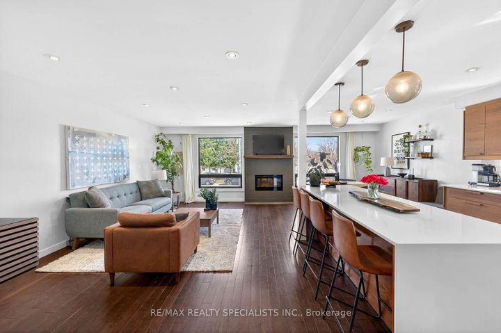 Photo 3 at 2601 Windjammer Road, Erin Mills, Mississauga