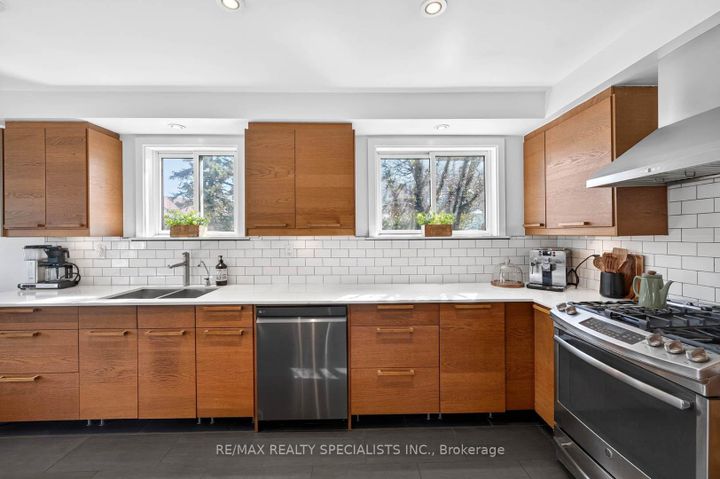 Photo 10 at 2601 Windjammer Road, Erin Mills, Mississauga