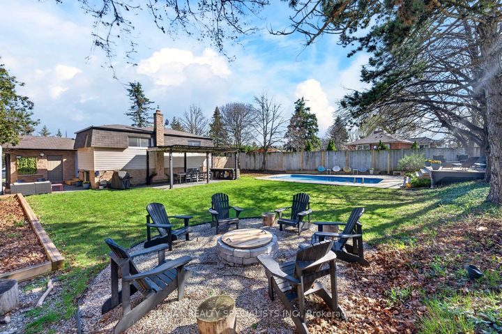 Photo 37 at 2601 Windjammer Road, Erin Mills, Mississauga