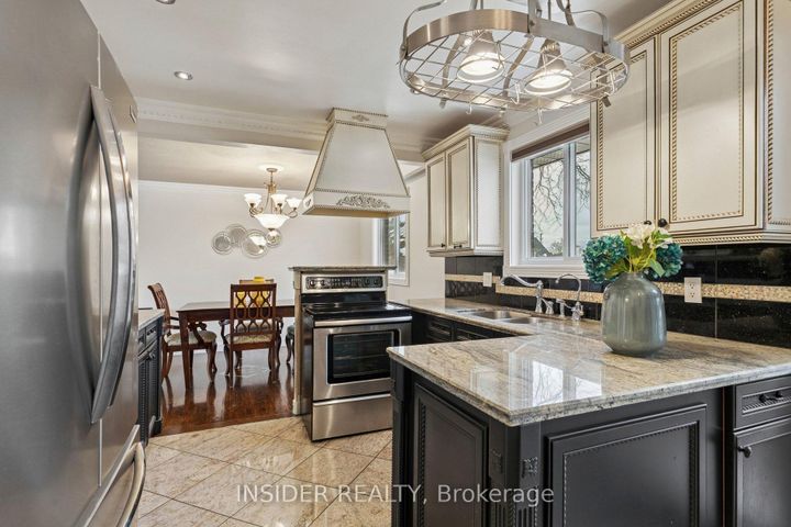 Photo 3 at 2078 Stanfield Road, Lakeview, Mississauga