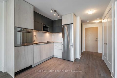 Photo 3 at 304 - 1 Belsize Drive, Eglinton, Toronto