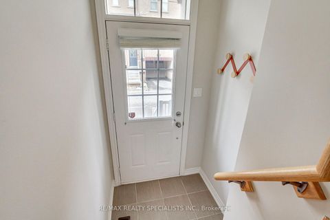 Photo 5 at 5 - 10 Porter Avenue W, West Woodbridge, Vaughan