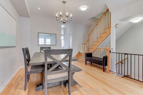 Photo 10 at 5 - 10 Porter Avenue W, West Woodbridge, Vaughan