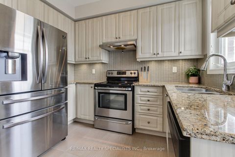 Photo 14 at 5 - 10 Porter Avenue W, West Woodbridge, Vaughan