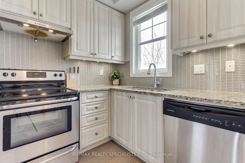 Photo 15 at 5 - 10 Porter Avenue W, West Woodbridge, Vaughan