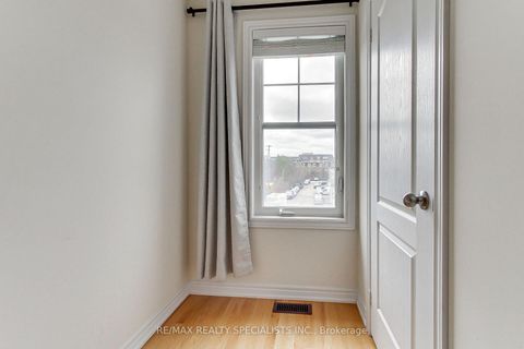 Photo 36 at 5 - 10 Porter Avenue W, West Woodbridge, Vaughan