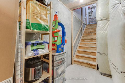 Photo 43 at 5 - 10 Porter Avenue W, West Woodbridge, Vaughan