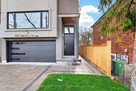 Photo 1 at 792 Midland Avenue, Kennedy Park, Toronto