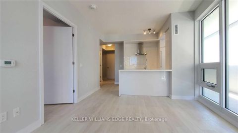 Photo 2 at 809 - 2221 Yonge Street, Mount Pleasant West, Toronto