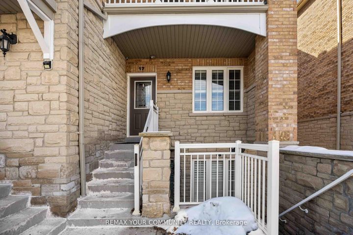 Photo 2 at 17 - 520 Silken Laumann Drive, Wyndham, Newmarket