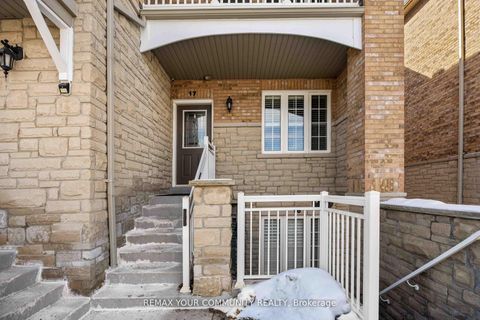 Photo 2 at 17 - 520 Silken Laumann Drive, Wyndham, Newmarket