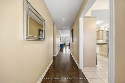 Photo 5 at 17 - 520 Silken Laumann Drive, Wyndham, Newmarket