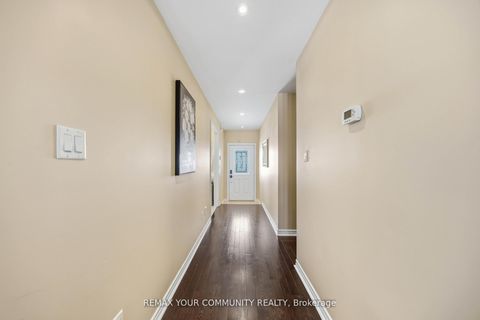 Photo 6 at 17 - 520 Silken Laumann Drive, Wyndham, Newmarket