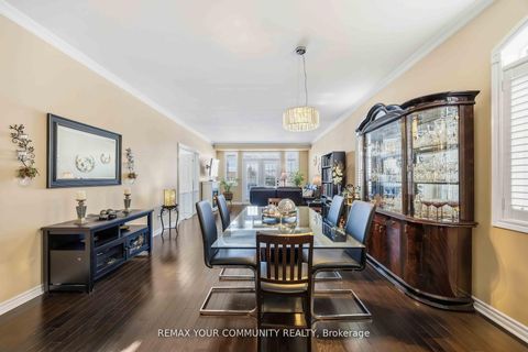 Photo 11 at 17 - 520 Silken Laumann Drive, Wyndham, Newmarket