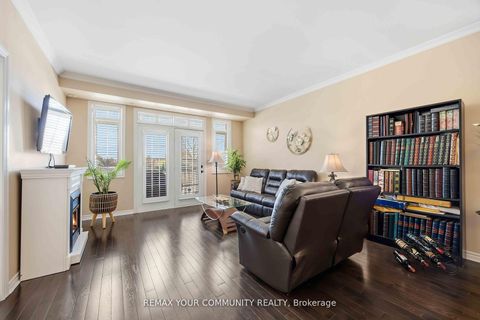 Photo 14 at 17 - 520 Silken Laumann Drive, Wyndham, Newmarket