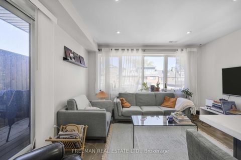 Photo 13 at 49 Beatrice Street, Bellwoods, Toronto