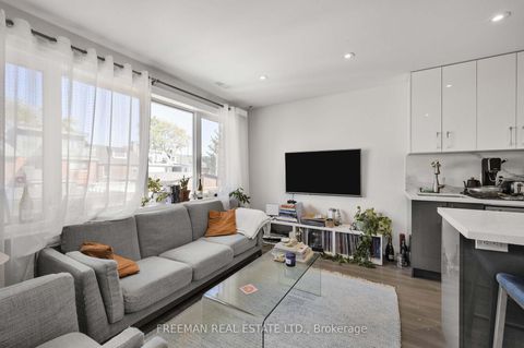 Photo 14 at 49 Beatrice Street, Bellwoods, Toronto