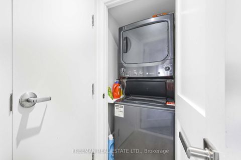 Photo 24 at 49 Beatrice Street, Bellwoods, Toronto