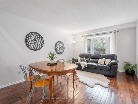 Photo 5 at 218 Mullen Drive, Brownridge, Vaughan