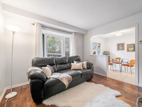 Photo 7 at 218 Mullen Drive, Brownridge, Vaughan